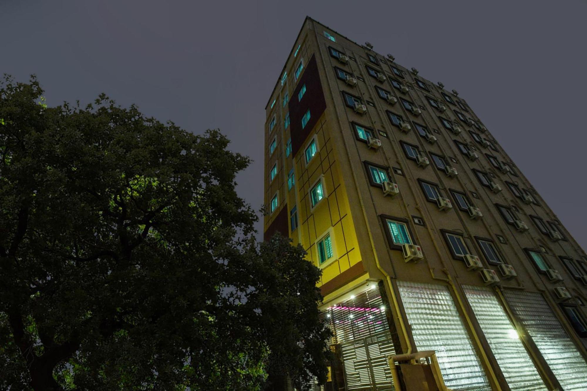 Super Townhouse Kokapet Formerly Aarian Tej Nilayam Gundipet Kültér fotó