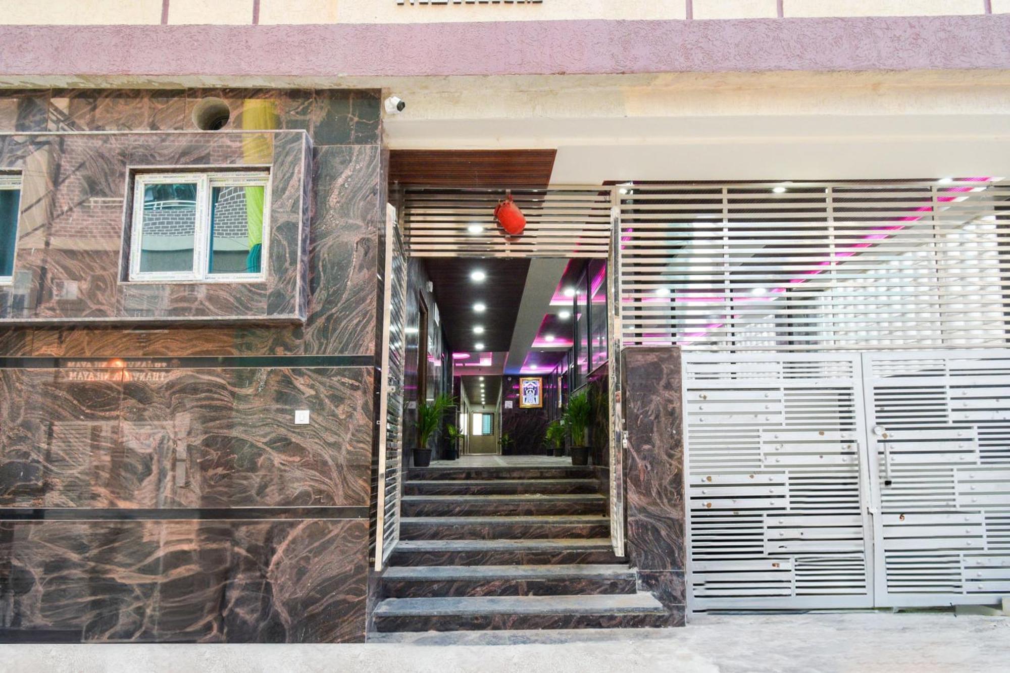 Super Townhouse Kokapet Formerly Aarian Tej Nilayam Gundipet Kültér fotó
