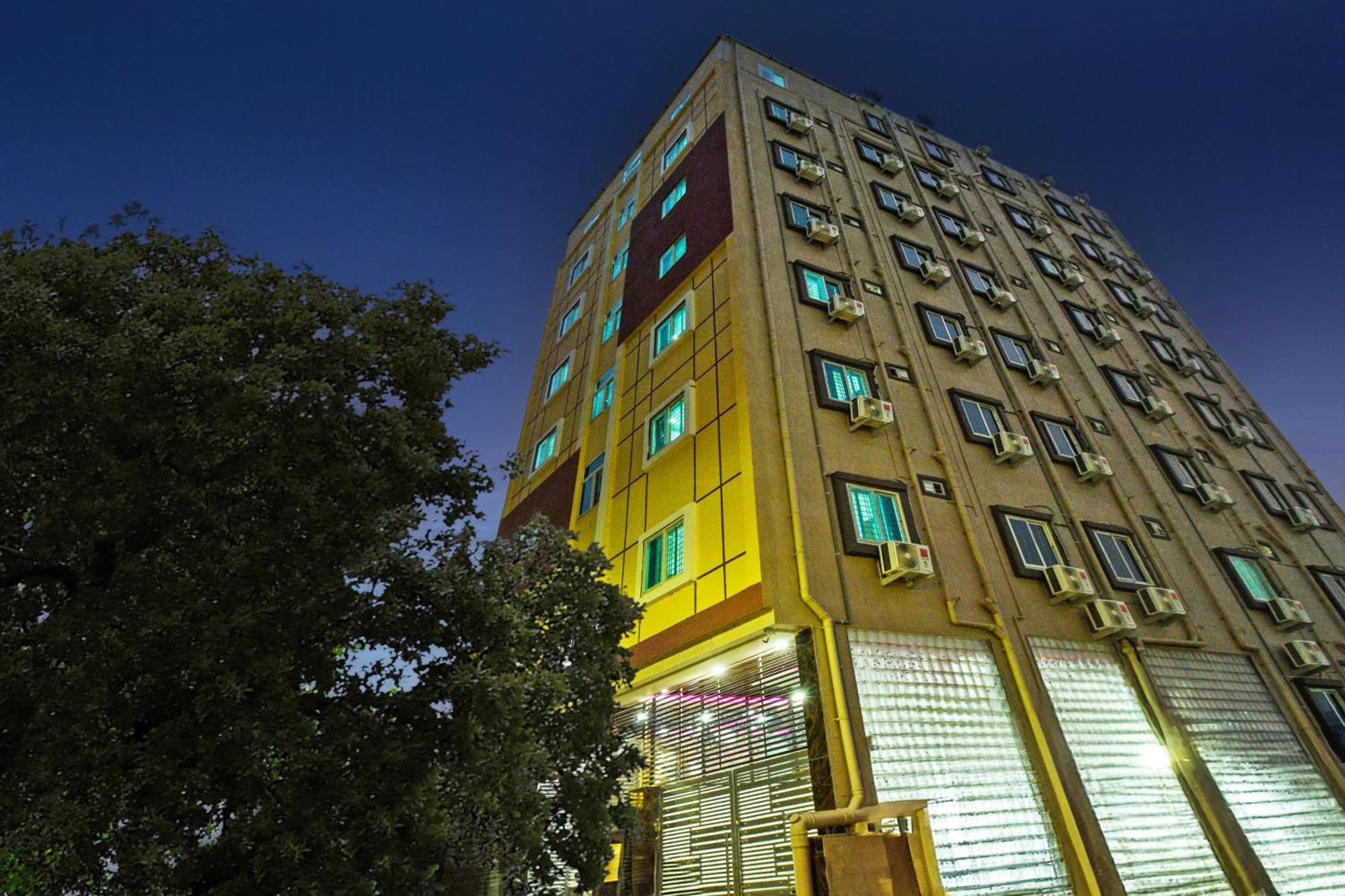 Super Townhouse Kokapet Formerly Aarian Tej Nilayam Gundipet Kültér fotó
