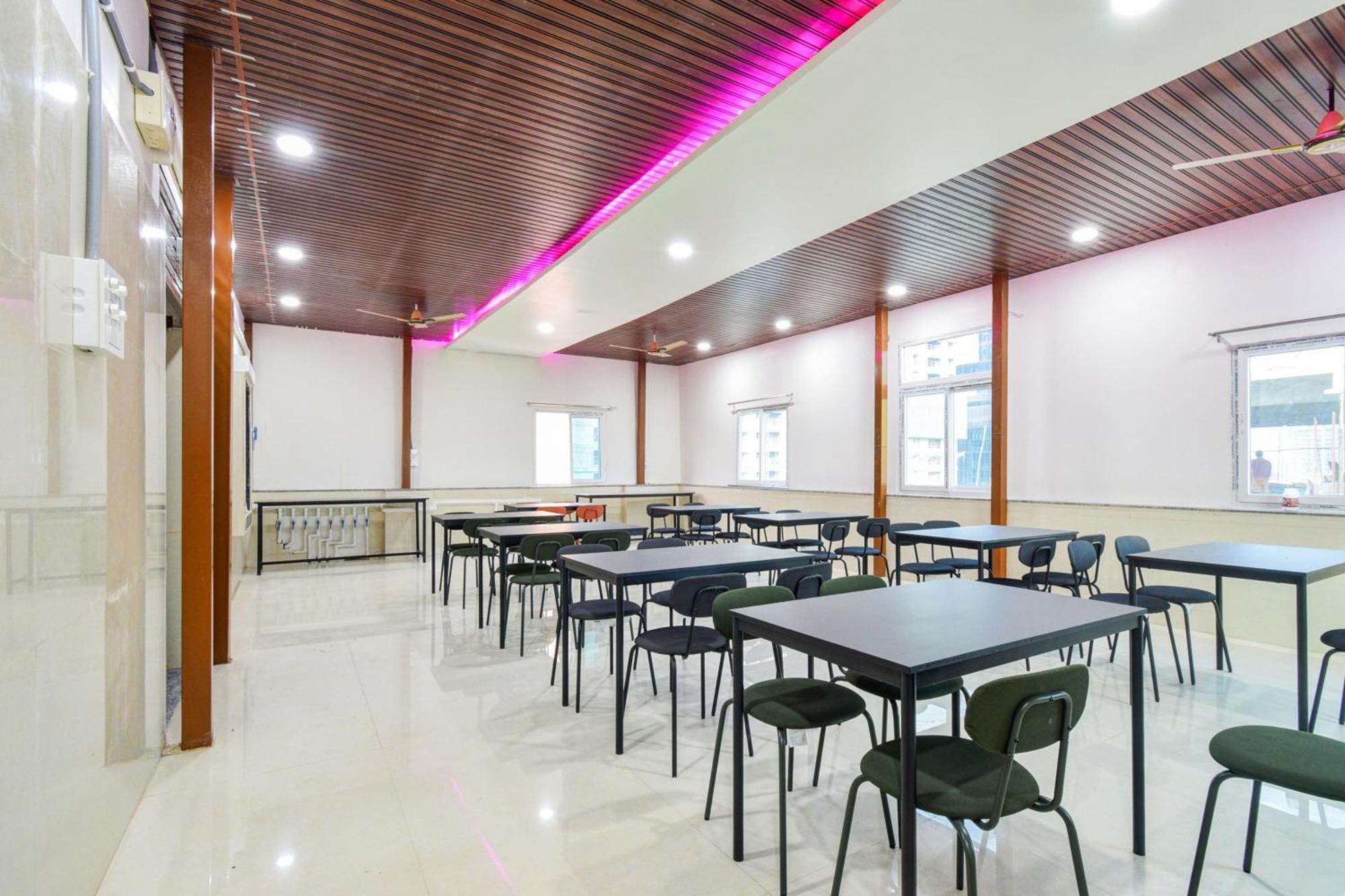 Super Townhouse Kokapet Formerly Aarian Tej Nilayam Gundipet Kültér fotó