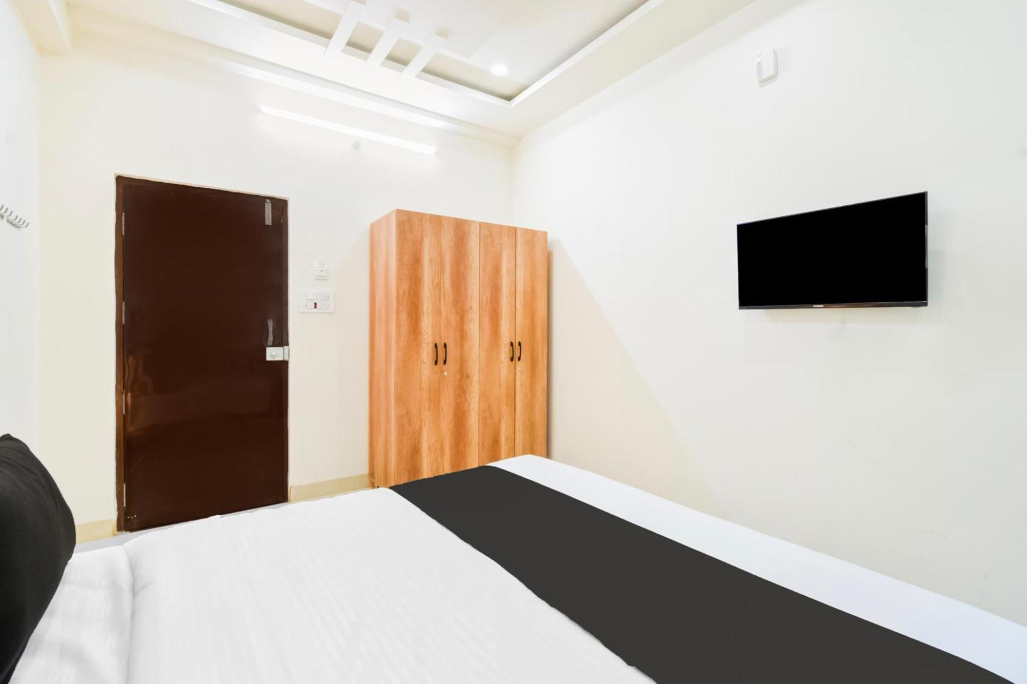 Super Townhouse Kokapet Formerly Aarian Tej Nilayam Gundipet Kültér fotó