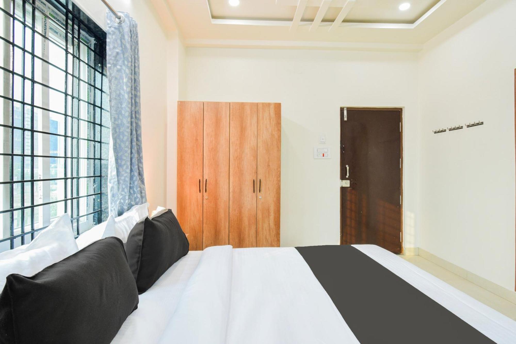 Super Townhouse Kokapet Formerly Aarian Tej Nilayam Gundipet Kültér fotó
