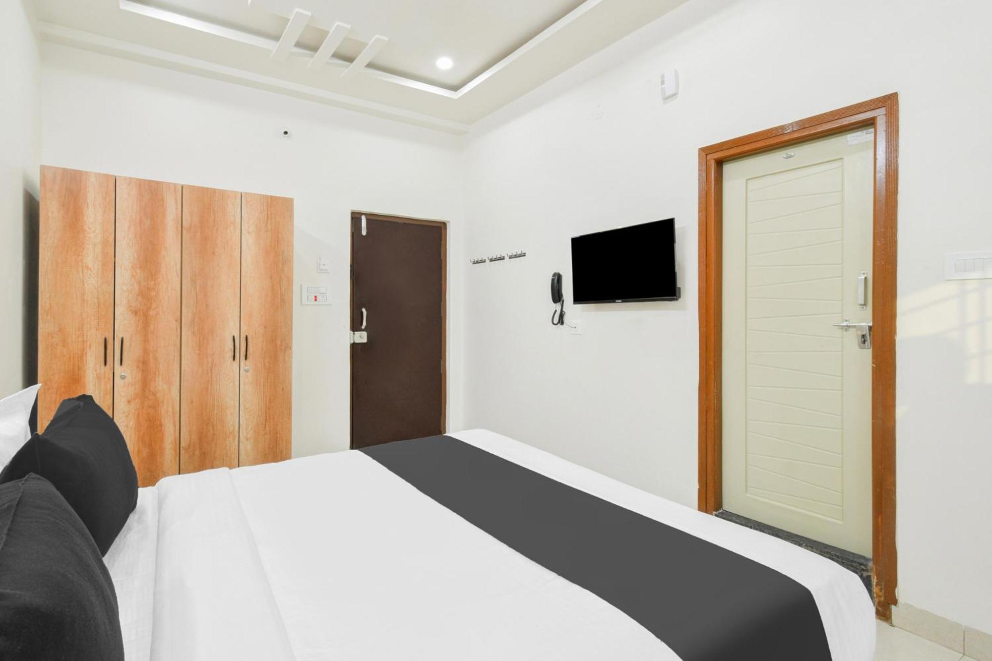 Super Townhouse Kokapet Formerly Aarian Tej Nilayam Gundipet Kültér fotó