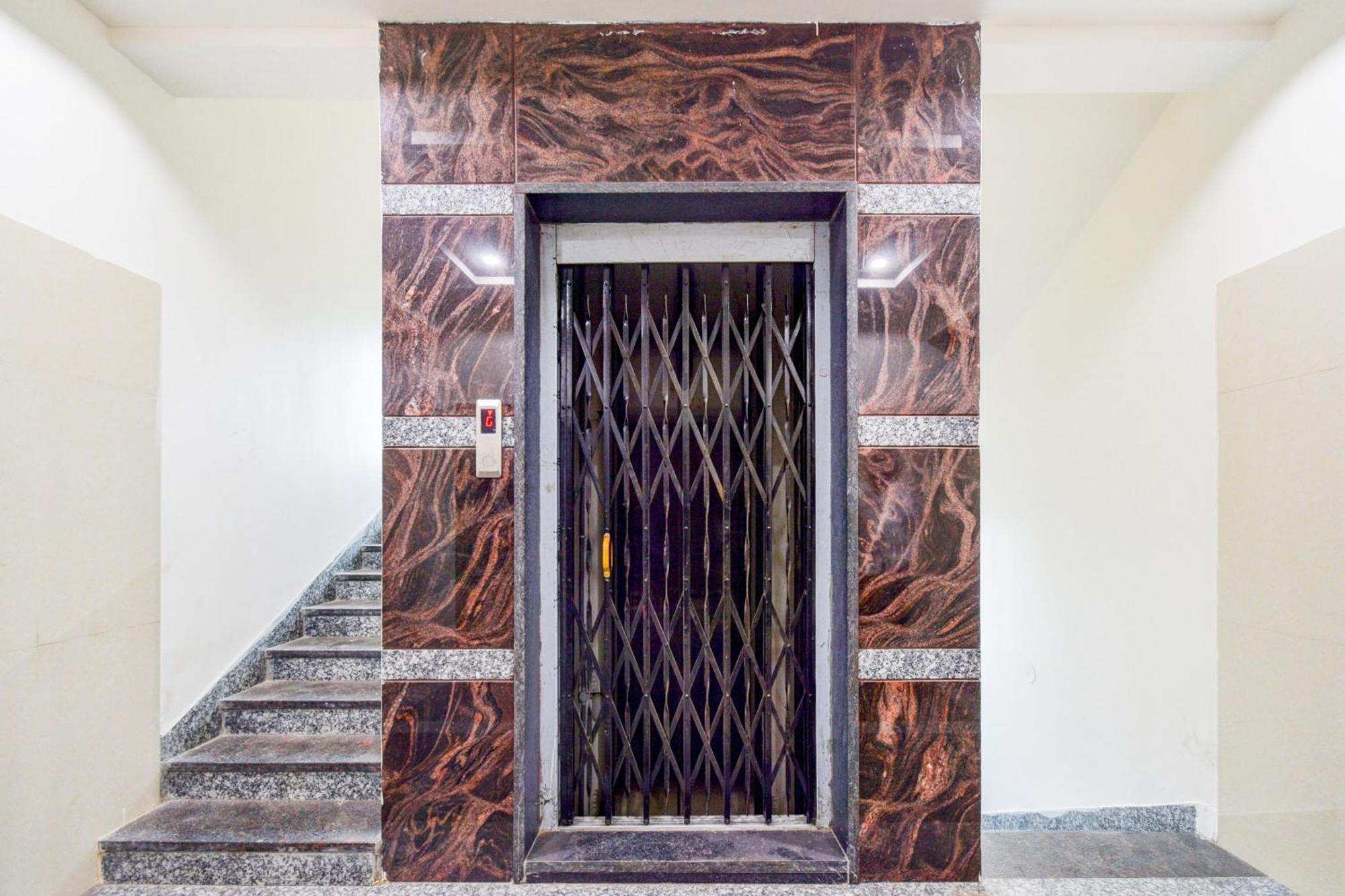 Super Townhouse Kokapet Formerly Aarian Tej Nilayam Gundipet Kültér fotó