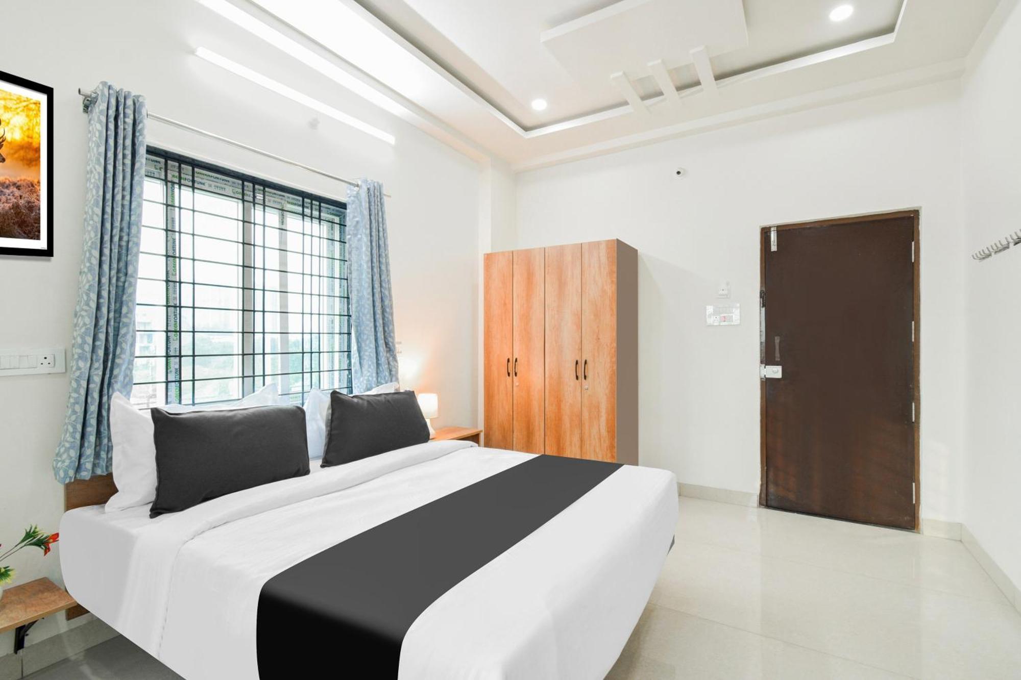 Super Townhouse Kokapet Formerly Aarian Tej Nilayam Gundipet Kültér fotó