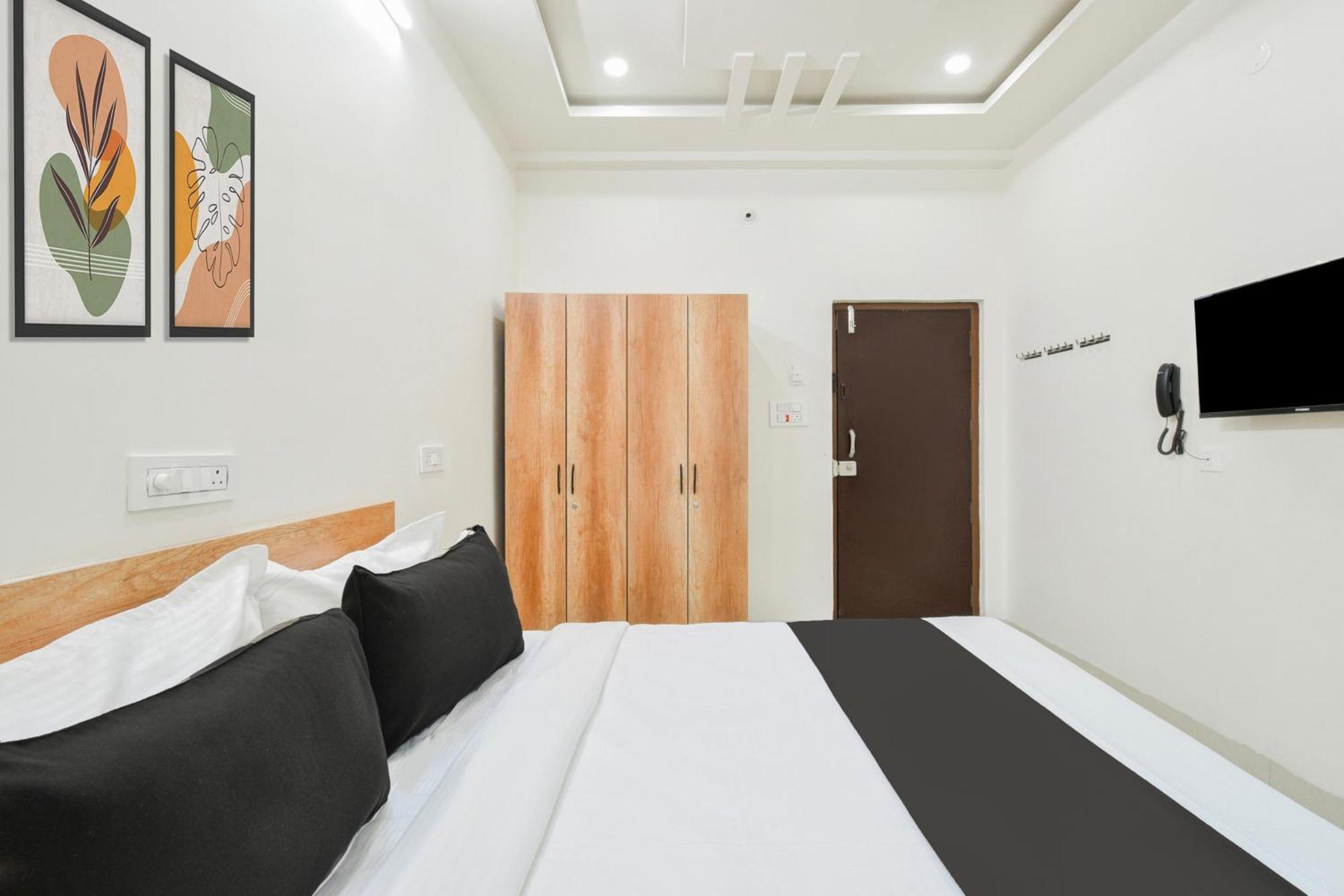 Super Townhouse Kokapet Formerly Aarian Tej Nilayam Gundipet Kültér fotó